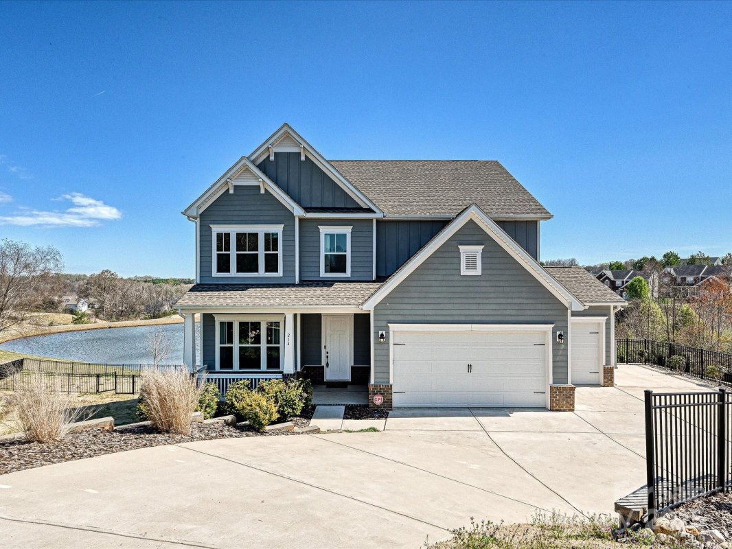 214 Fox Den Circle