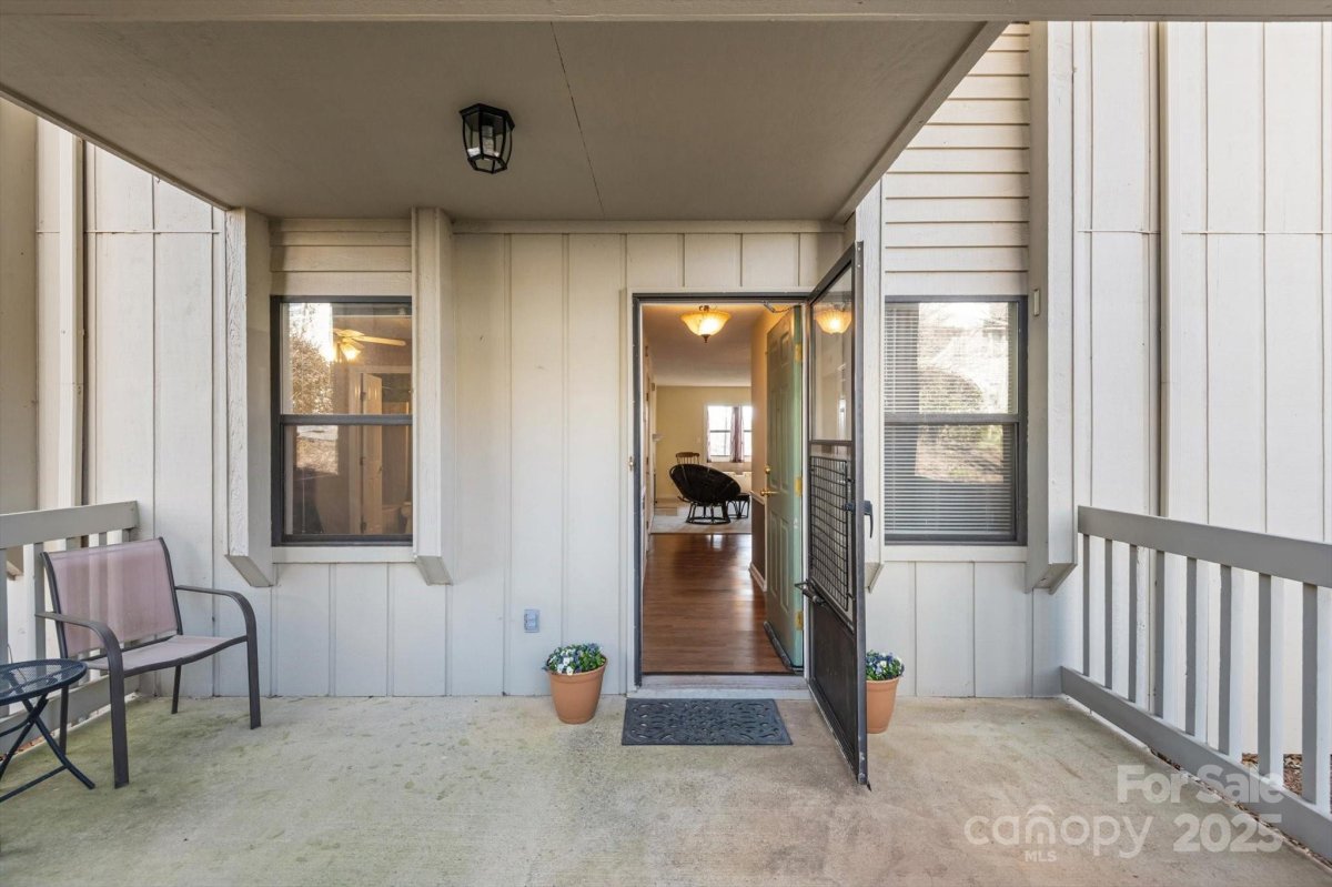 1303 Abbey Circle
