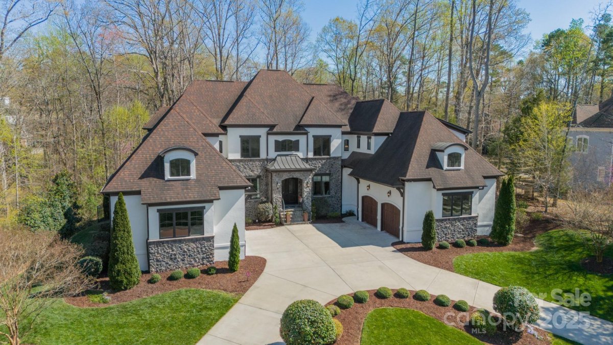 1017 Seminole Drive