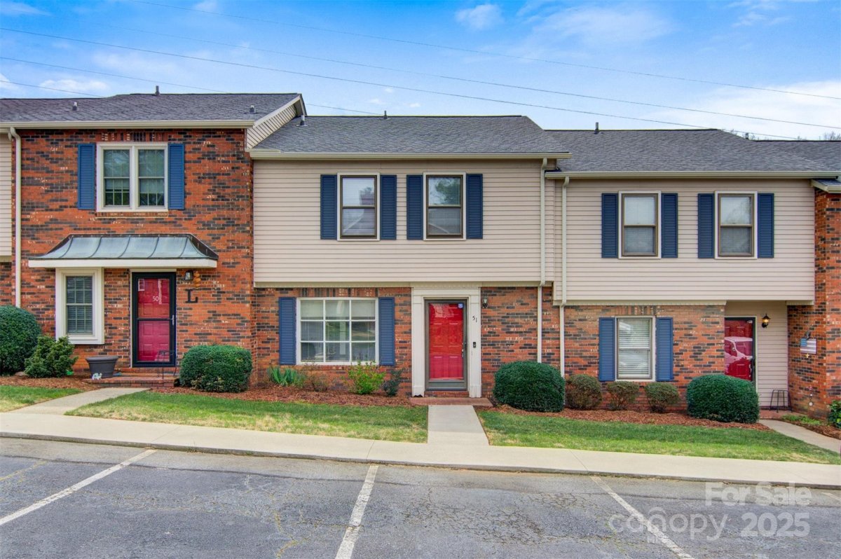 2705 N Center Street 51