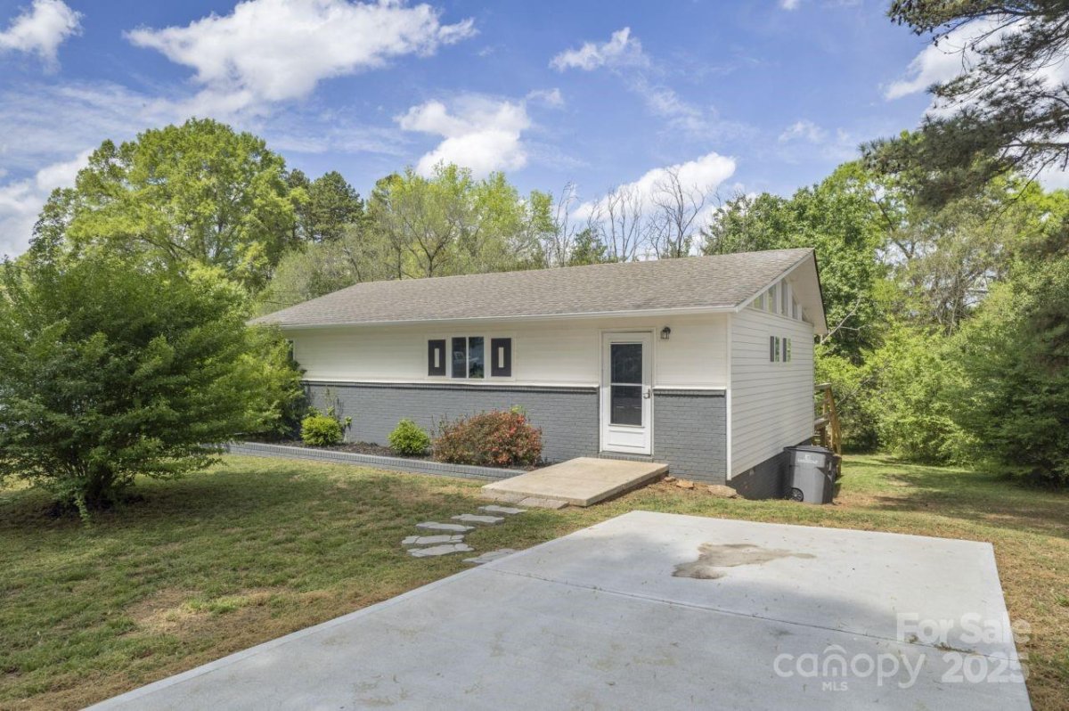 2403 Earley Circle
