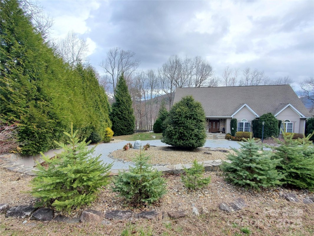 526 Grand Oaks Drive