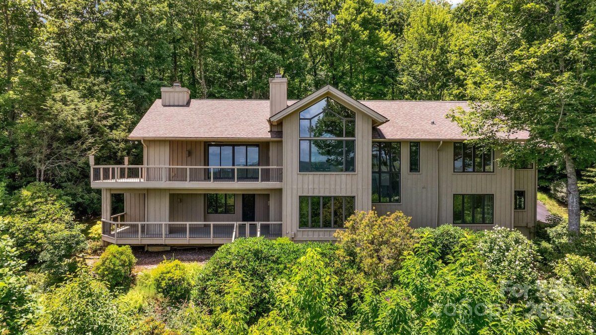 721 Lakeside Drive