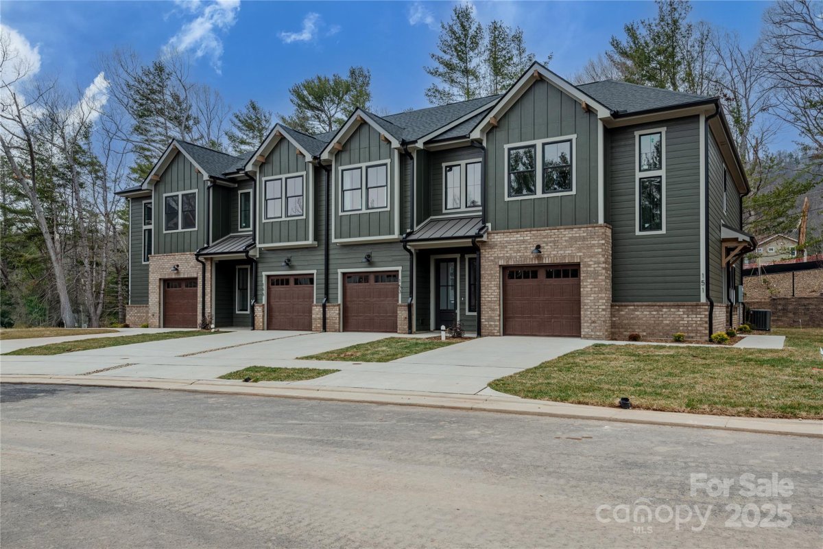 153 Collin Place 16