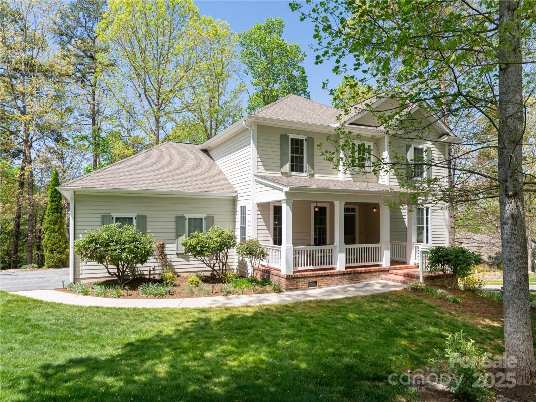11 La Rue Court