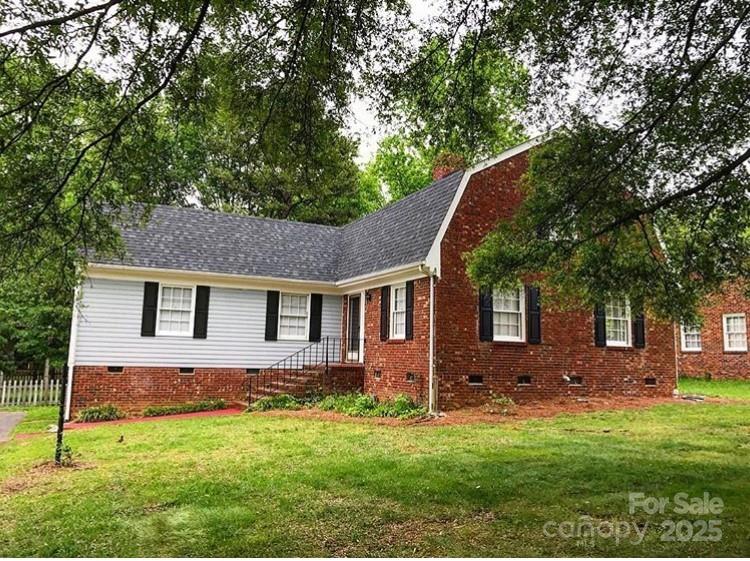 1701 Bonnie Lane