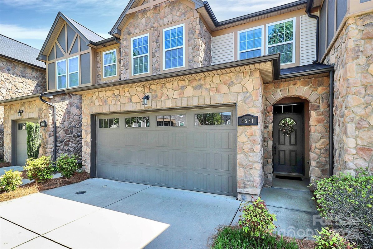 9551 Glenburn Lane