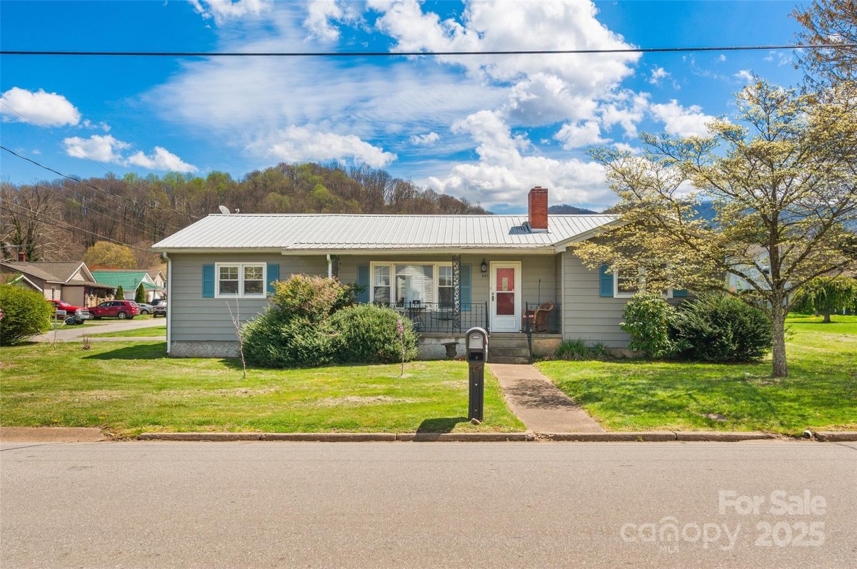 641 Camelot Drive