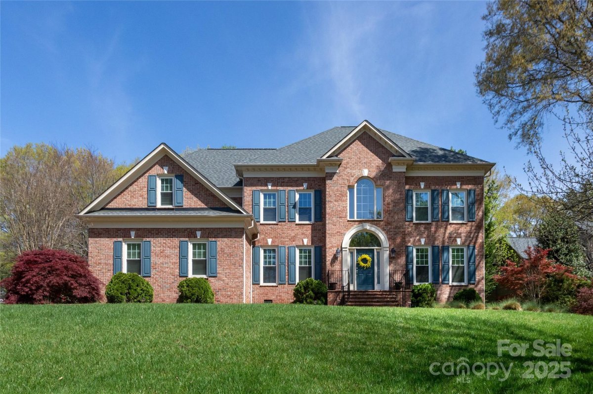 3010 Lakewood Edge Drive