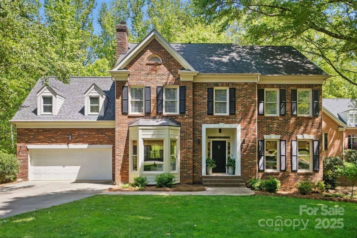 902 Hoke Trail