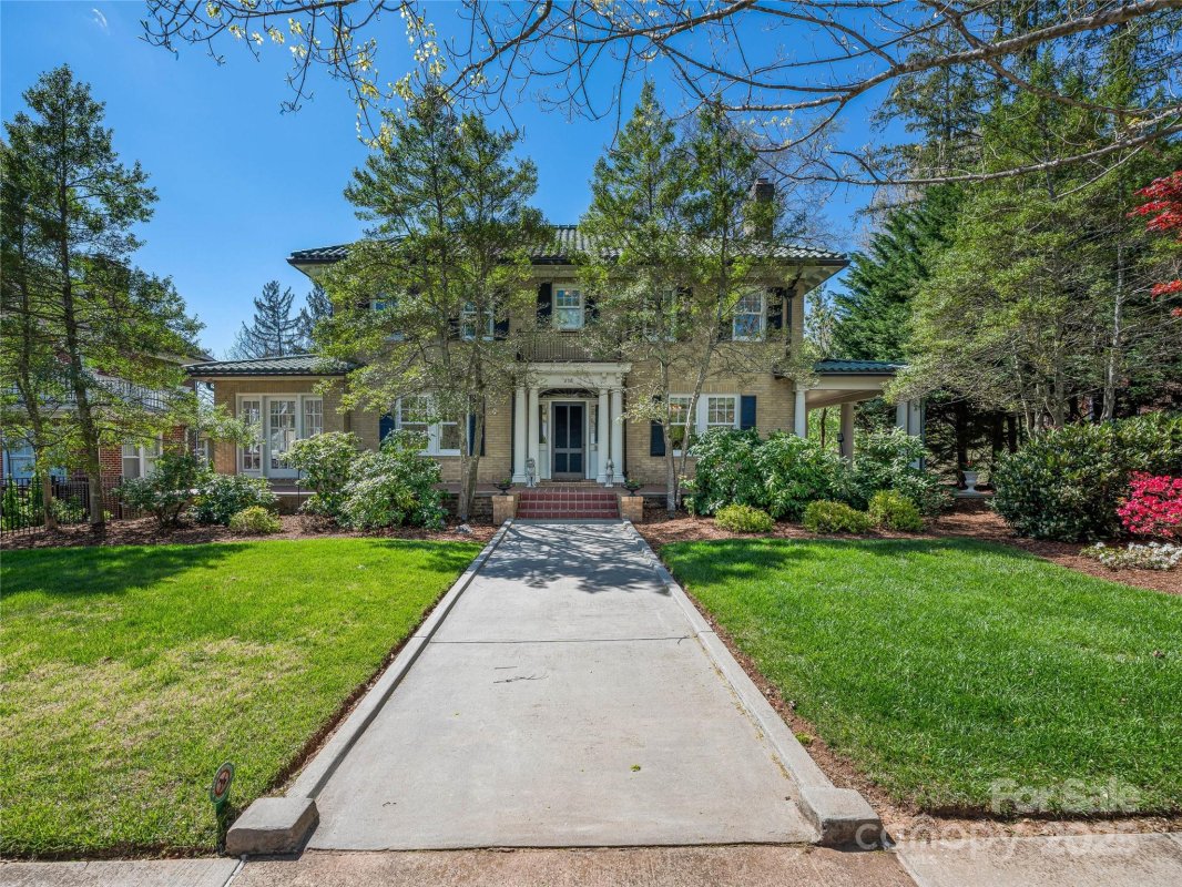 218 Kimberly Avenue