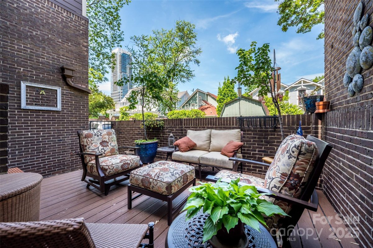 217 W 8th Street