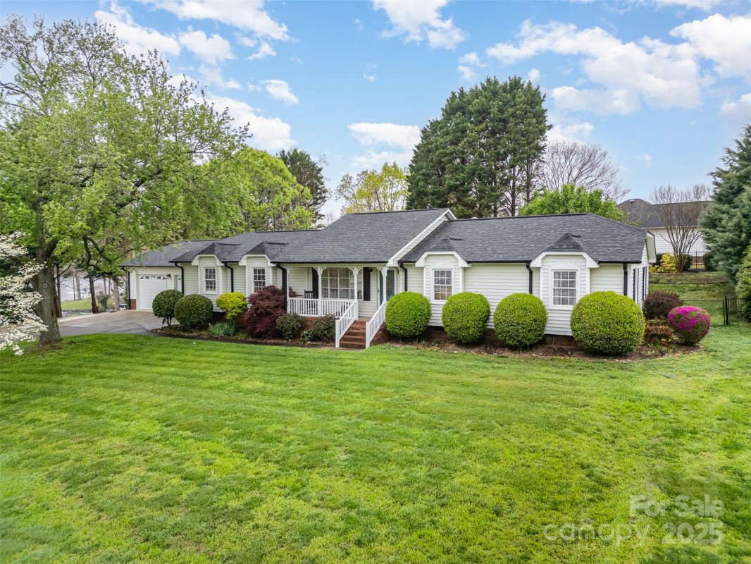106 S Oakwood Drive