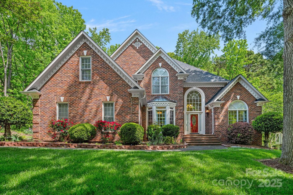 3124 Lakewood Edge Drive