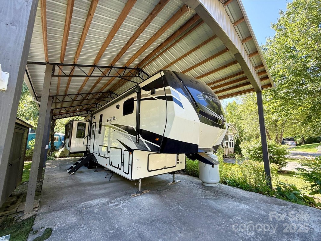 195 Finch Way