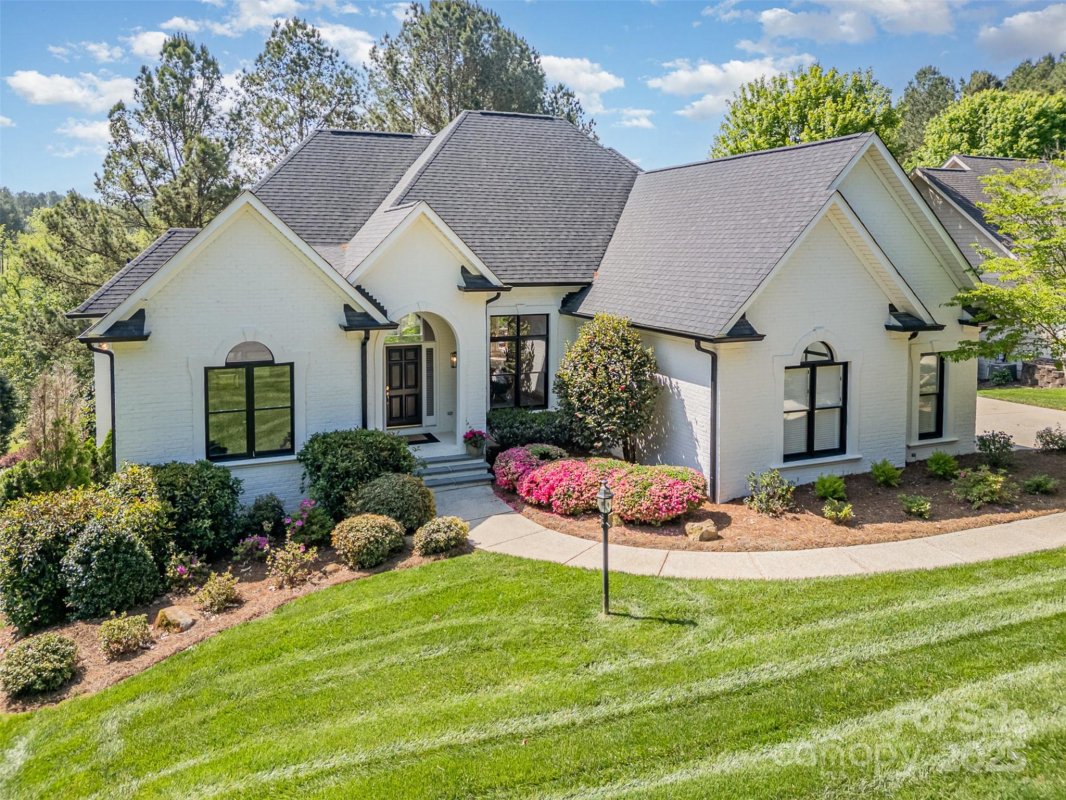 7280 Woodside Court