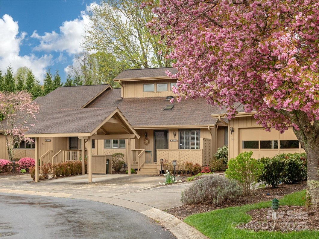 203 Wild Oak Lane