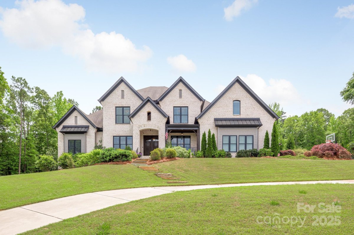 1045 Spyglass Lane