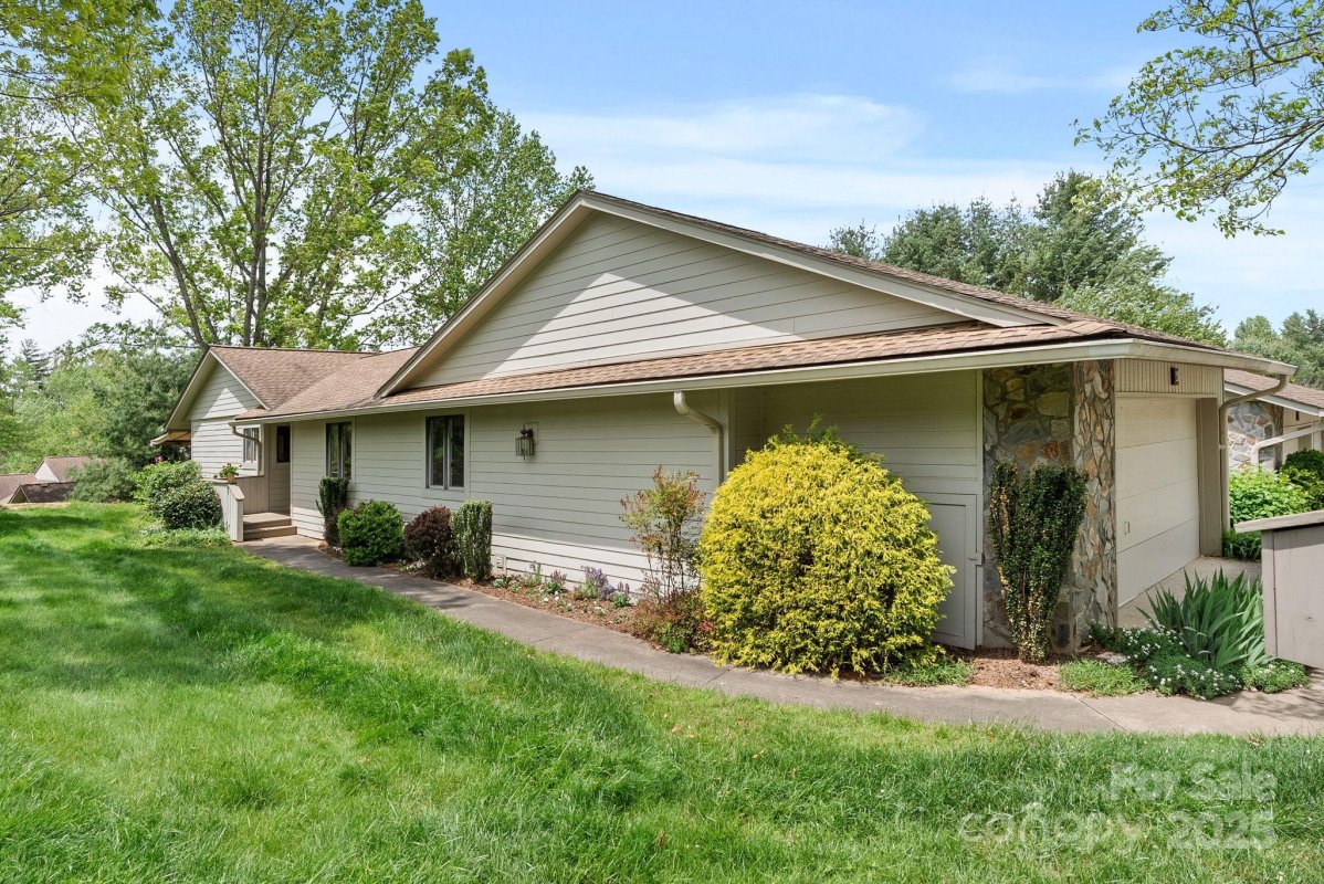 120 Cloverleaf Lane