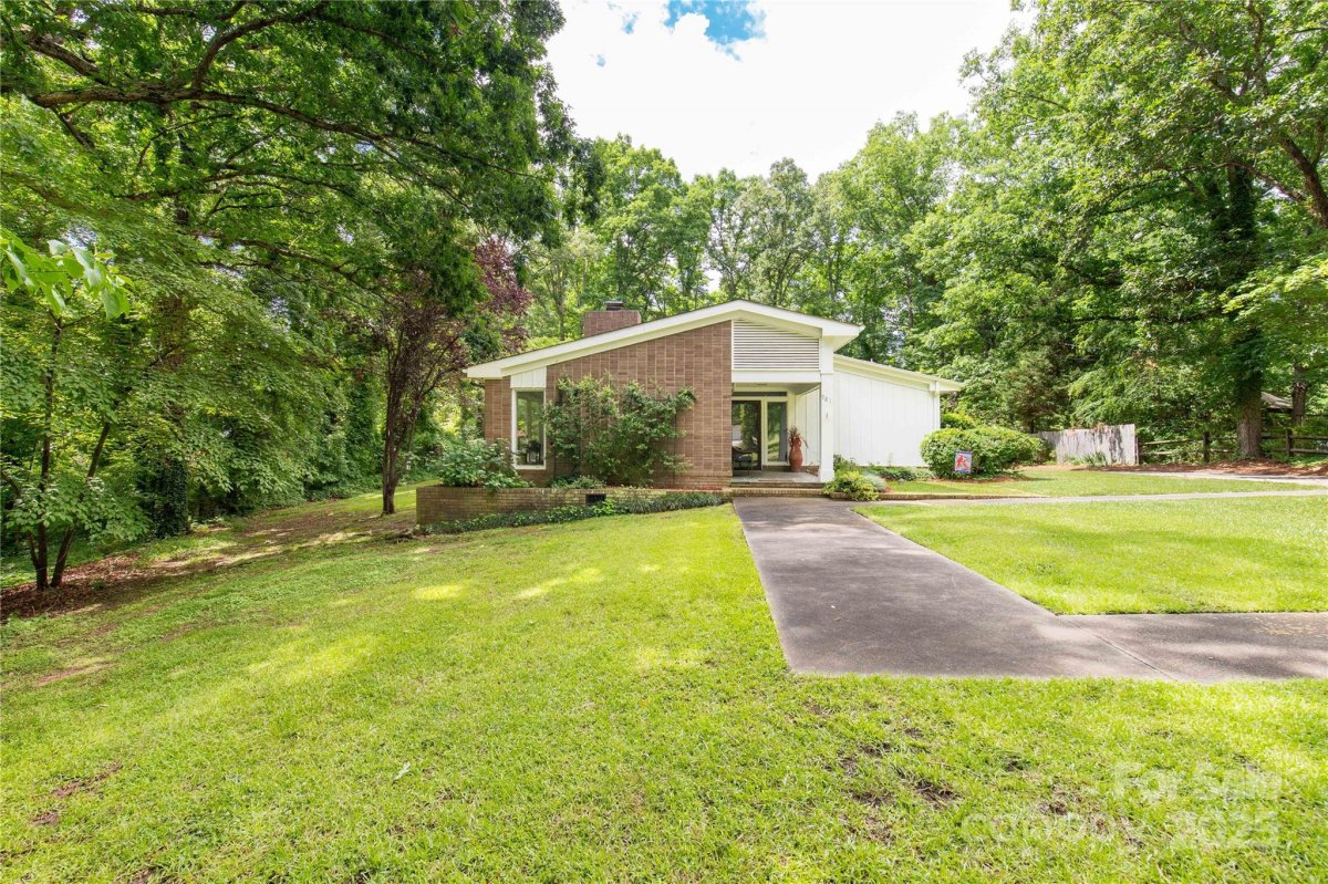 981 Sherwood Circle