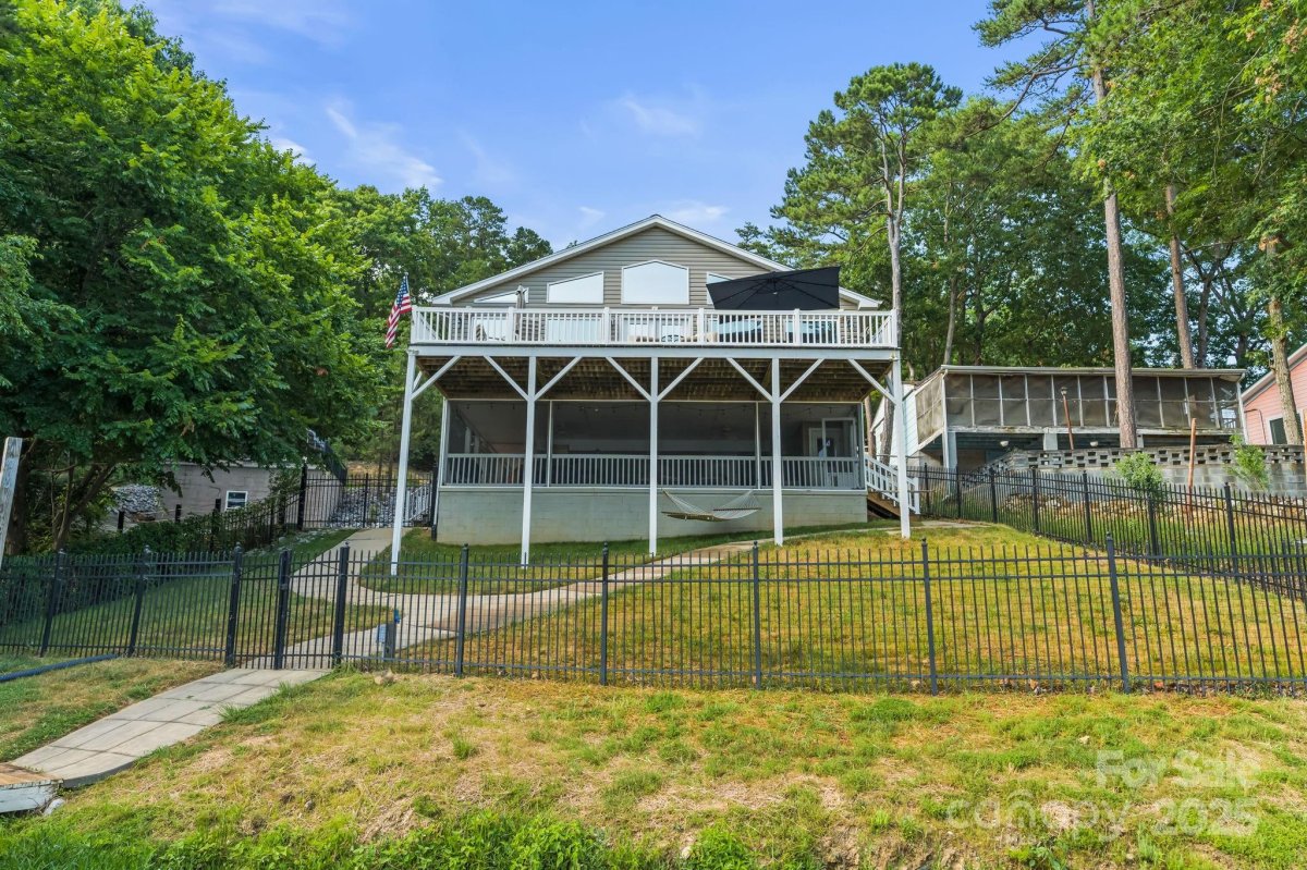 592 Shoreline Road