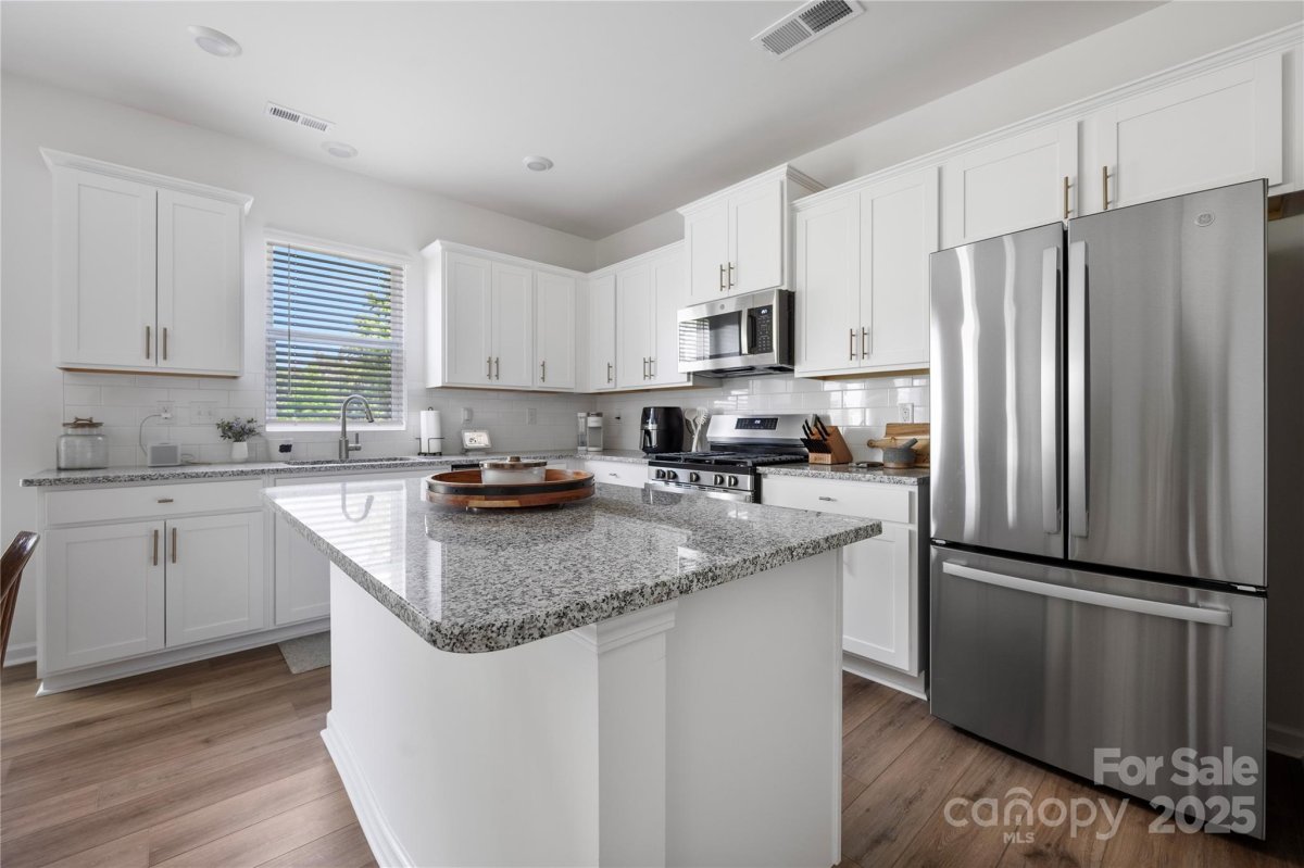 699 Kitfox Drive