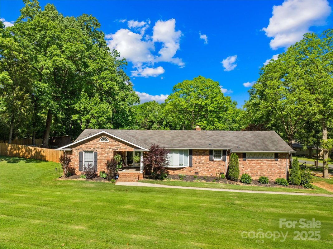 245 Kingsway Circle