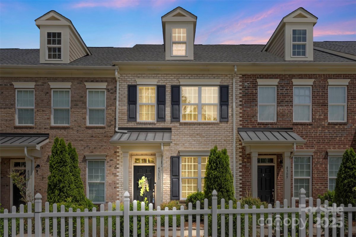 4313 Courtly Lane