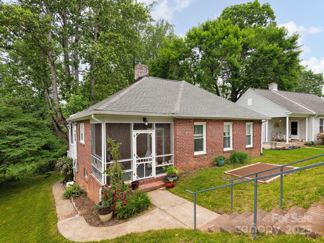 5 Enka Oak Street