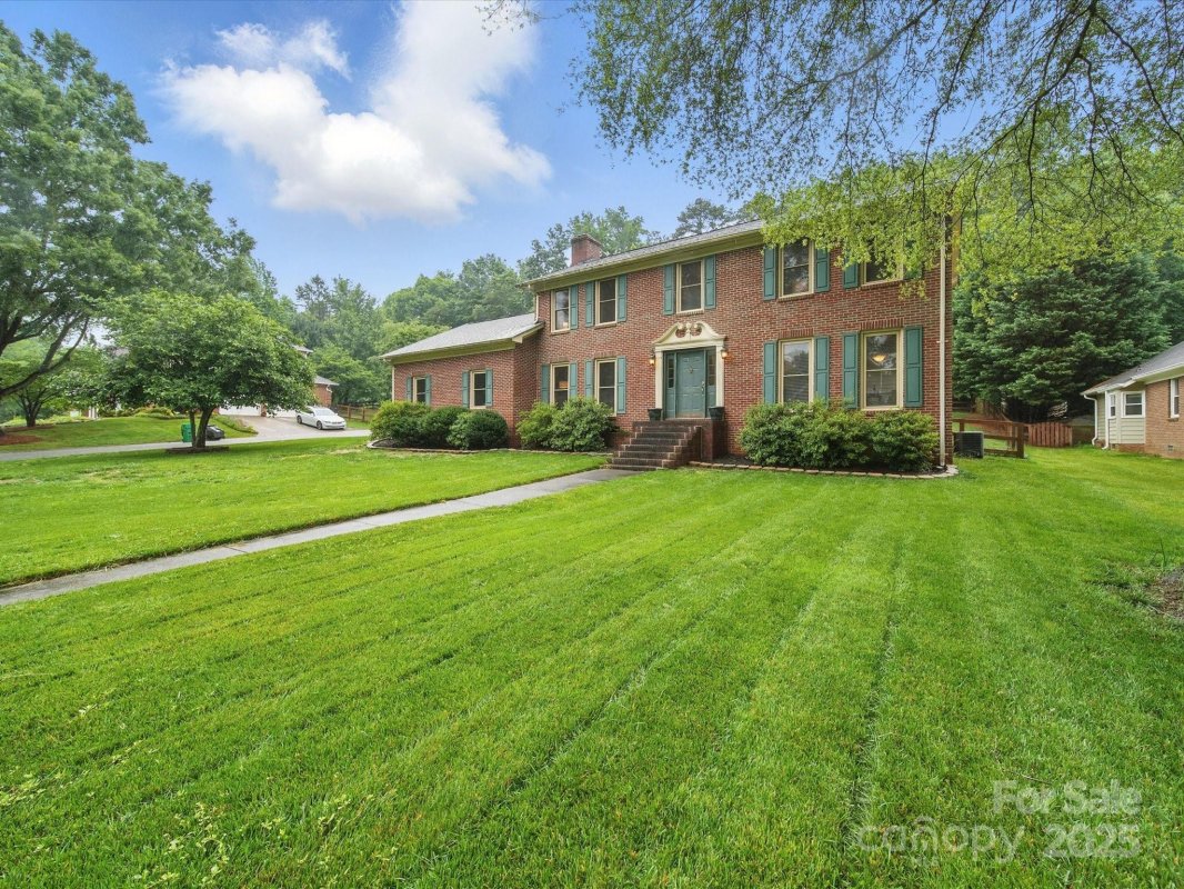 824 Balsam Terrace