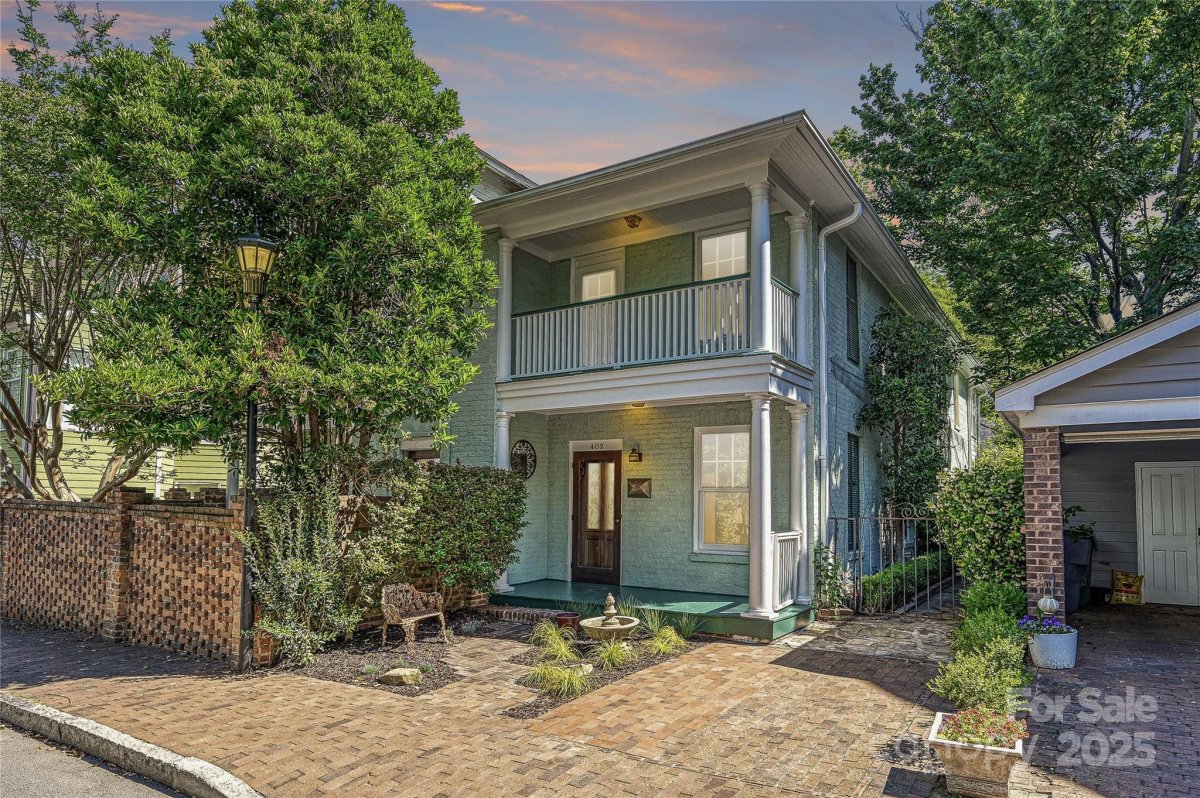 402 W 8th Street
