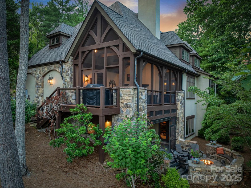 16 Hidden Hills Way