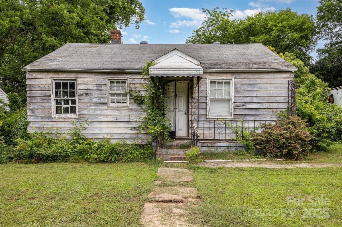 2308 Vanderbilt Road