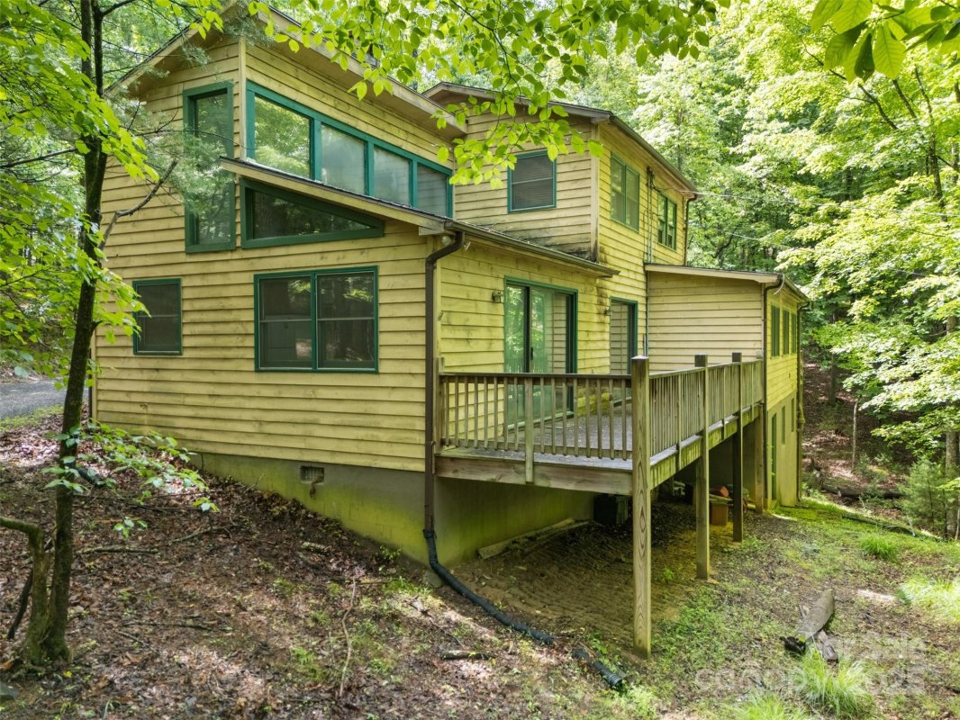 212 Saddle Lane