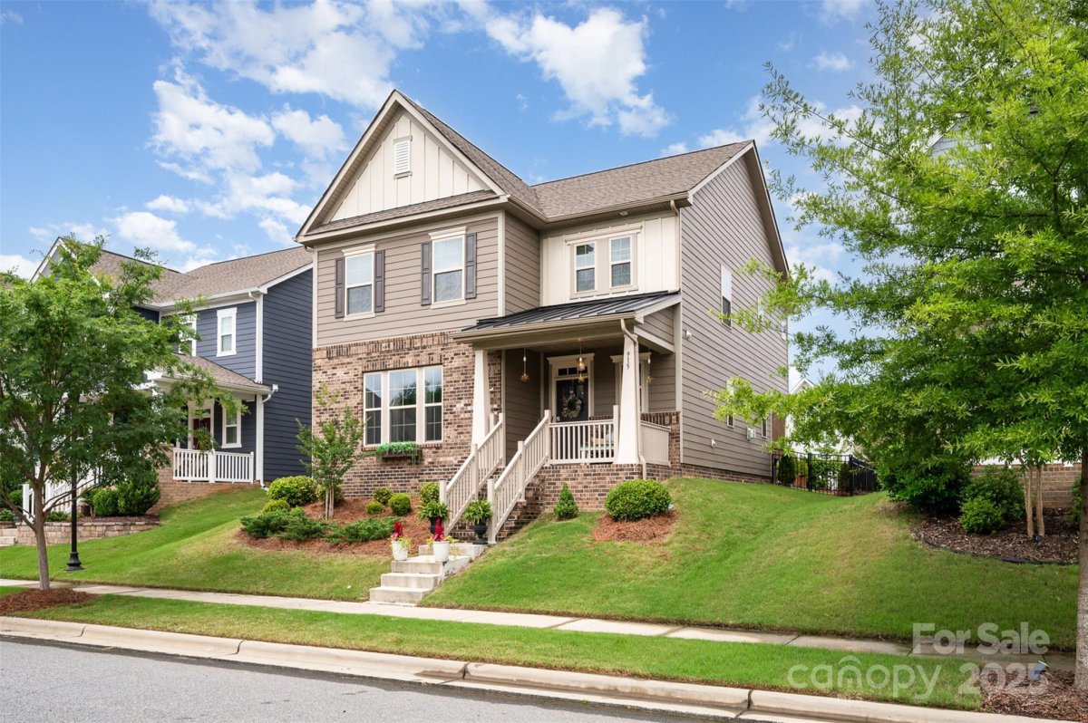 915 Claires Creek Lane