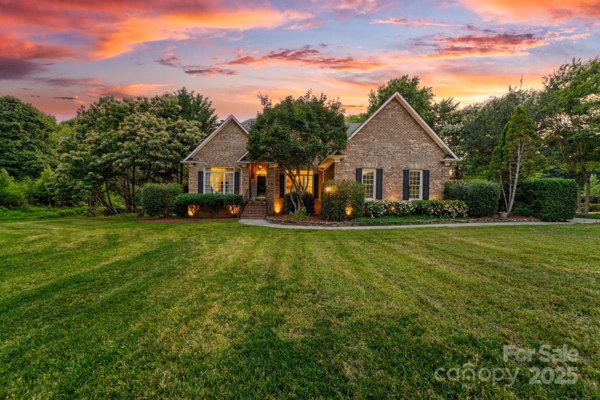 1115 Maremont Court
