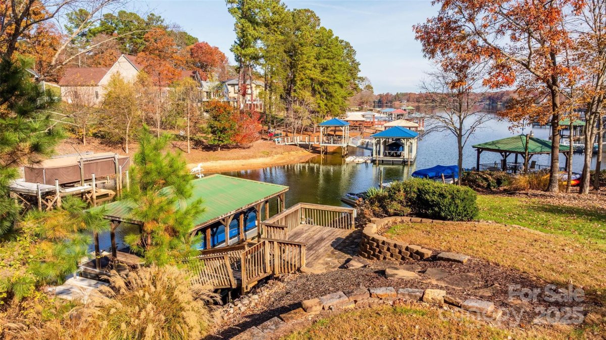 9372 Island Point Road
