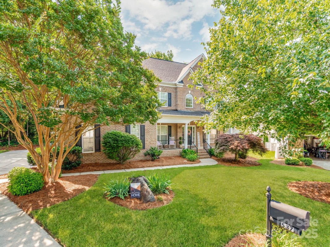 537 Montgrove Place