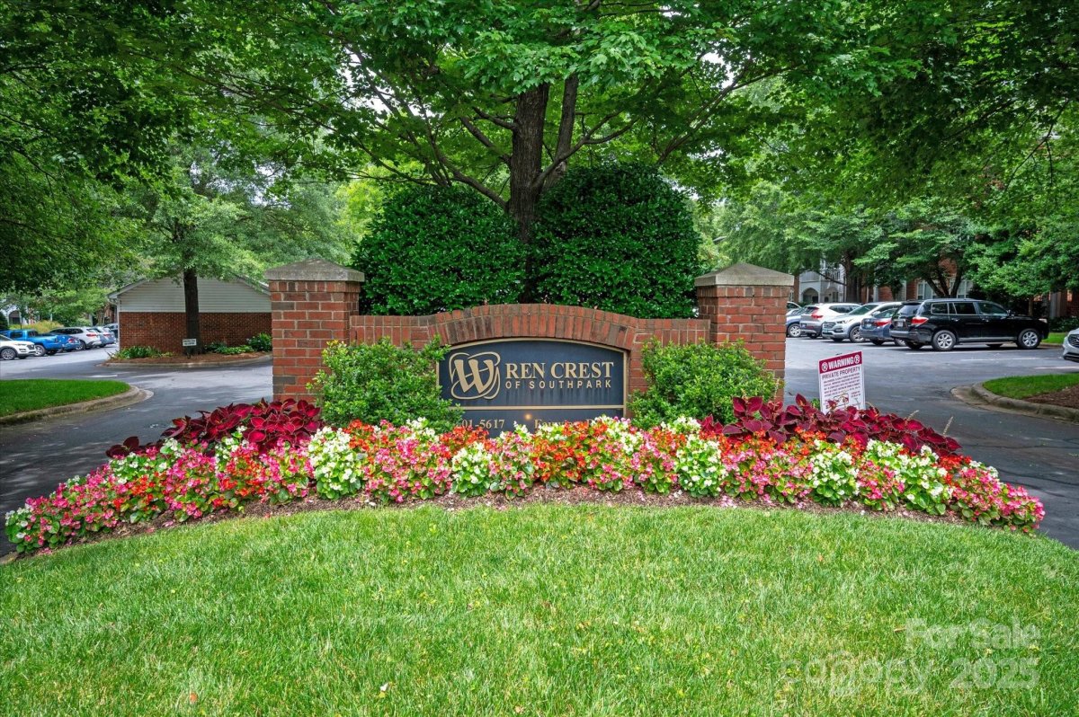 5601 Fairview Road 11