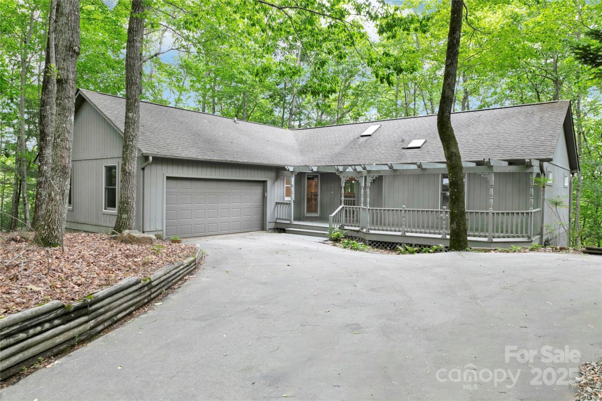 4404 Connestee Trail