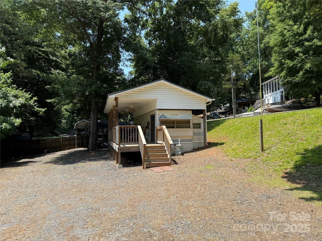 104 Deer Park Road D143