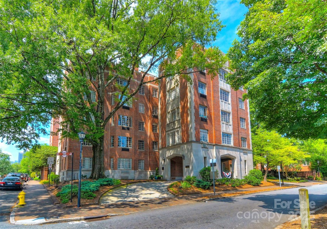 301 W 10th Street 404
