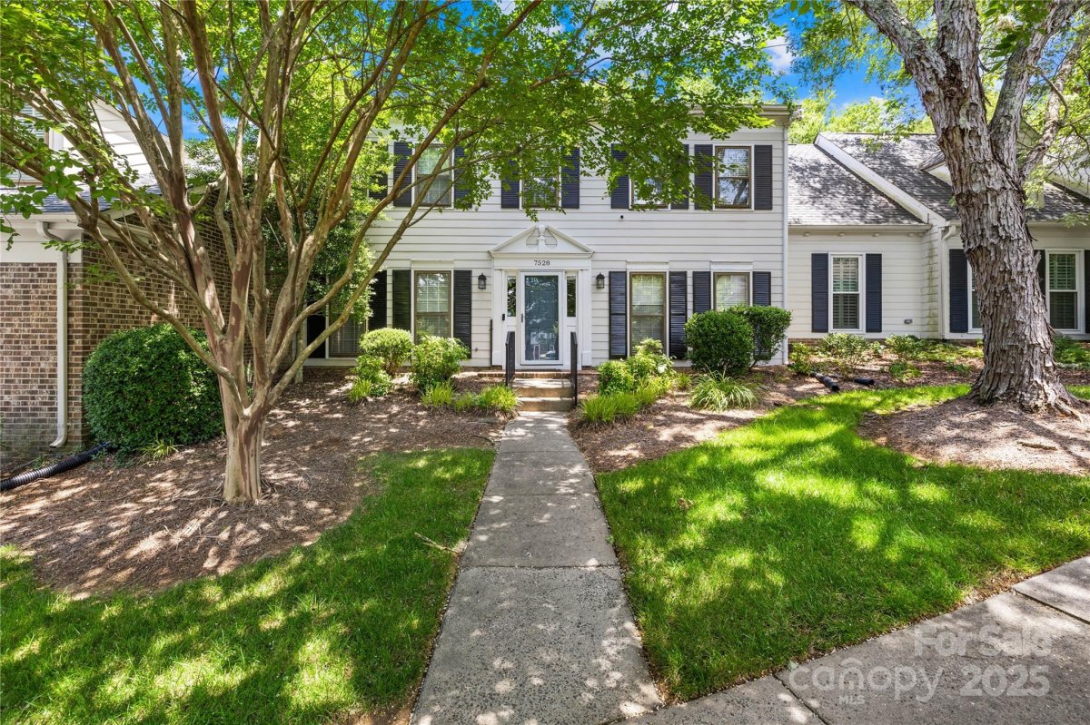 7528 Red Oak Lane