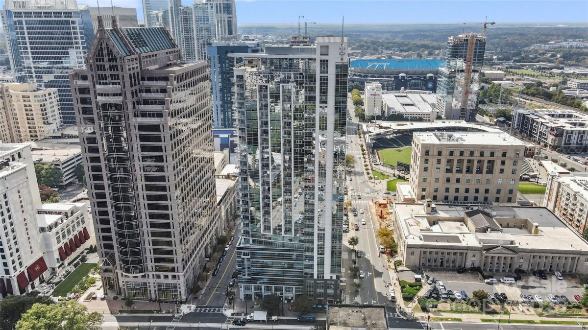 333 W Trade Street 1106