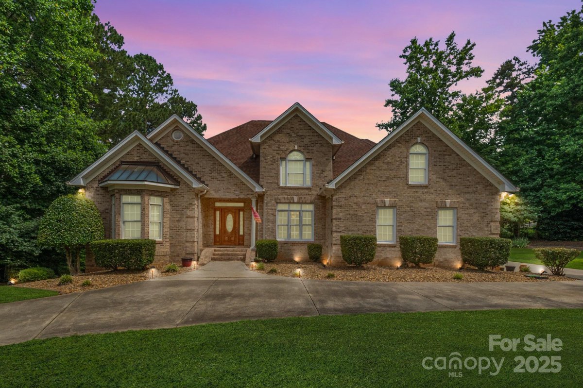 8918 Beach Bluff Court