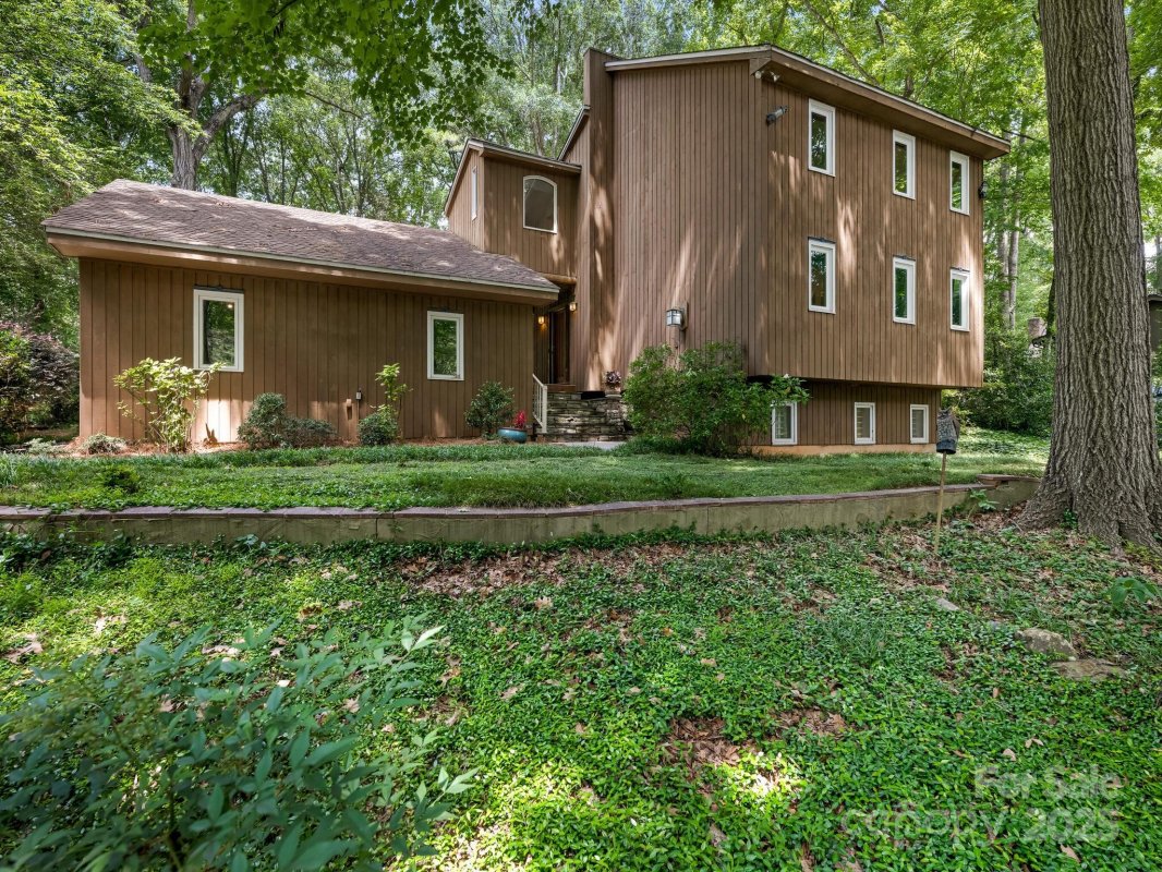 3310 Windbluff Drive