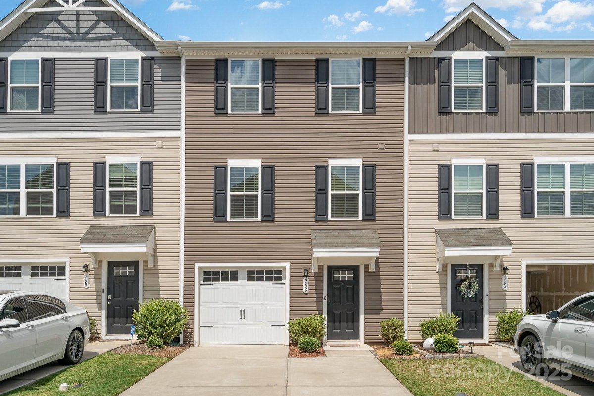 706 Dillon Way