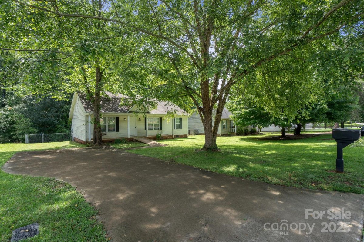 1013 Ashwood Place