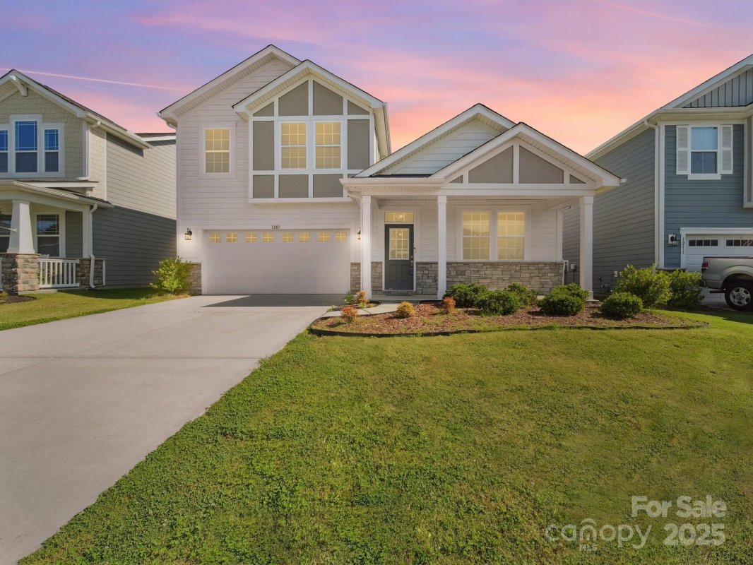 1207 Laggan Lane
