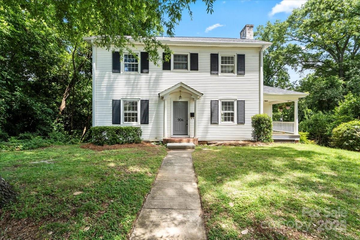 904 Edgewood Circle